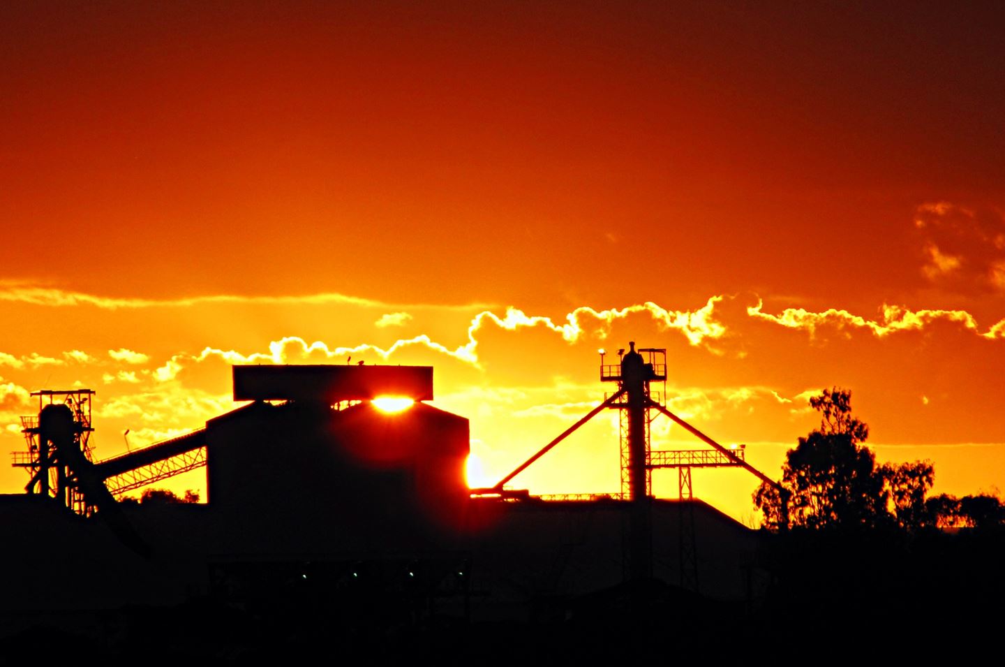 A silhouette photo of the Kalannie receival site by Johanna Mcrobbie